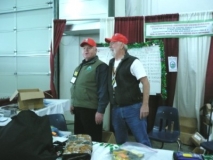 Ed-Gene-final-hour-at-Prize-Booth