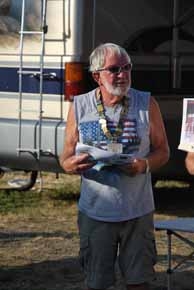 Steve Presents Award to Bob Beers